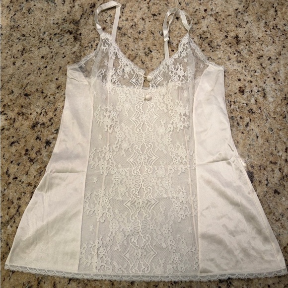 Vanity Fair Other - Vintage Vanity Fair Lace Panel Chemise in Cream